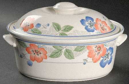 Country Poppies 1.75 Quart Oval Covered Casserole