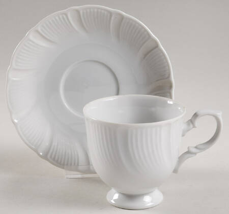 Coquille Footed Cup & Saucer Set