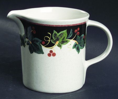 Country Row Creamer