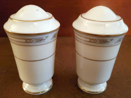 Courtland Salt & Pepper Set