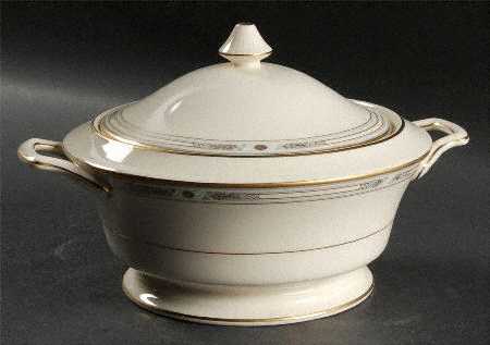Courtland Round Covered Vegetable