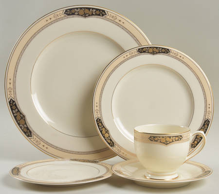 Crown Hall 5 Piece Place Setting