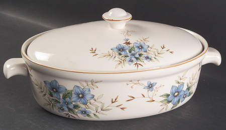 Day Dreams 2.25 Quart Oval Covered Casserole