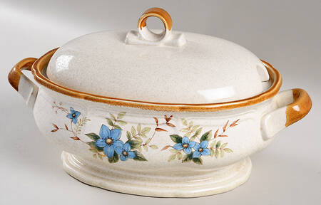 Day Dreams 2.5 Quart Oval Covered Casserole