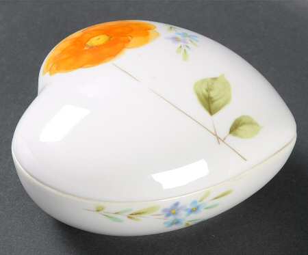 Dancing Flowers Heart Shape Box & Lid