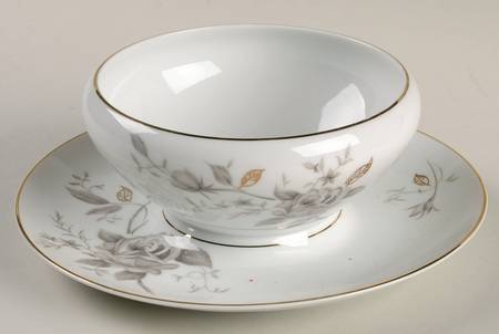 Daryl Gravy Boat with Attached Underplate