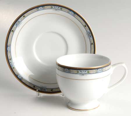 Dauphine Footed Cup & Saucer Set