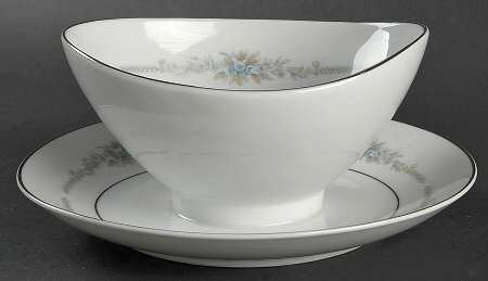 Delphina Gravy Boat with Attached Underplate
