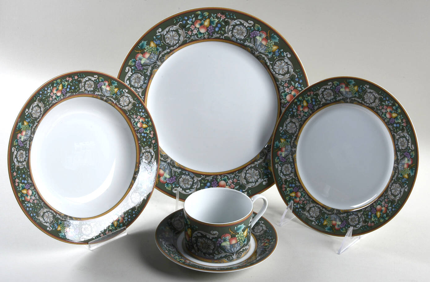 Della Robbia Green 5 Piece Place Setting