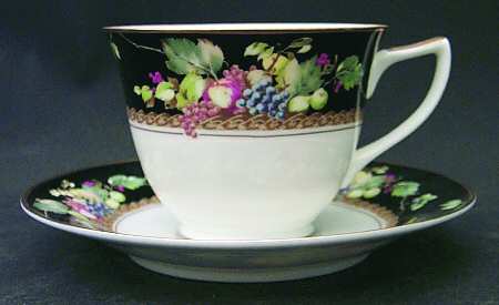Della Robia Footed Cup & Saucer Set