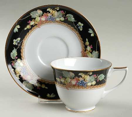 Della Robia Footed Cup & Saucer Set