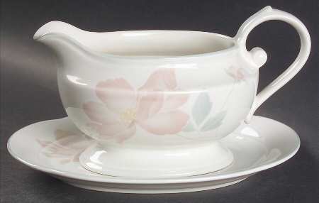 Dialogue Gravy Boat & Underplate