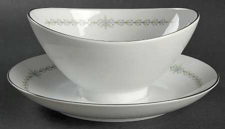 Dundee Gravy Boat with Attached Underplate