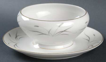 Dusk Gravy Boat with Attached Underplate