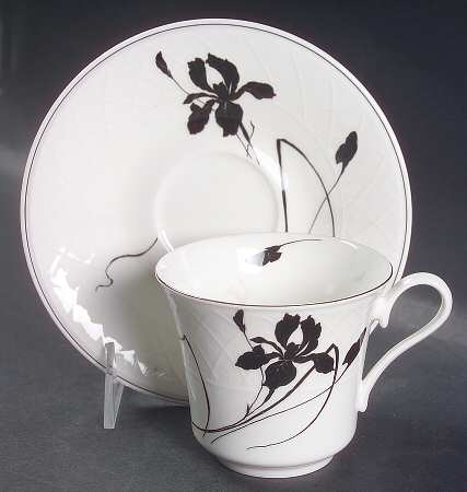 Ebony Iris Flat Cup & Saucer Set