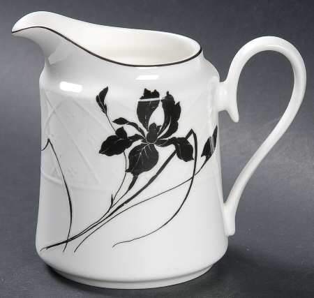 Ebony Iris Creamer