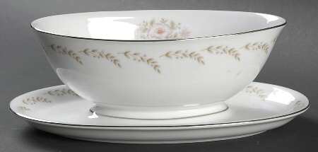 Edna Gravy Boat with Attached Underplate