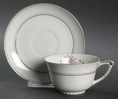 Eleanore Footed Cup & Saucer Set