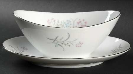 Elsie Gravy Boat with Attached Underplate