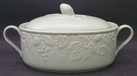 English Countryside Celadon 2 Quart Oval Covered Casserole