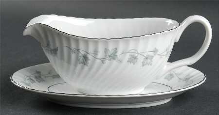 Encino Gravy Boat & Underplate