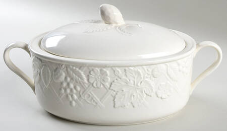 English Countryside White 2 Quart Oval Covered Casserole