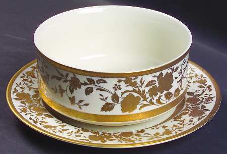 English Manor Gravy Boat & Underplate