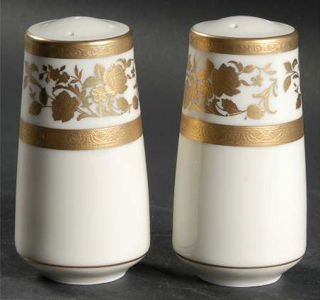English Manor Salt & Pepper Set
