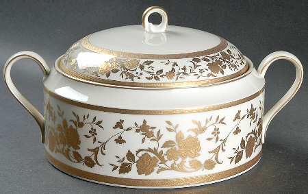 English Manor 2.5 Qt Round Covered Casserole