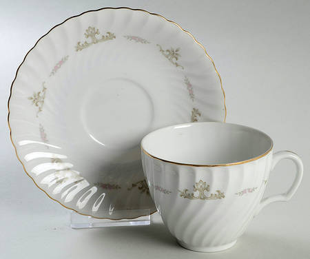 Espen Flat Cup & Saucer Set