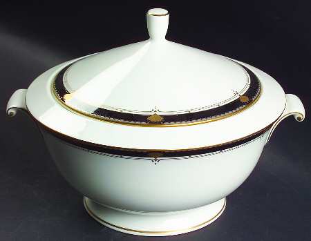 Fanfare Black Round Covered Vegetable