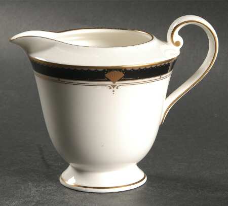 Fanfare Black Creamer