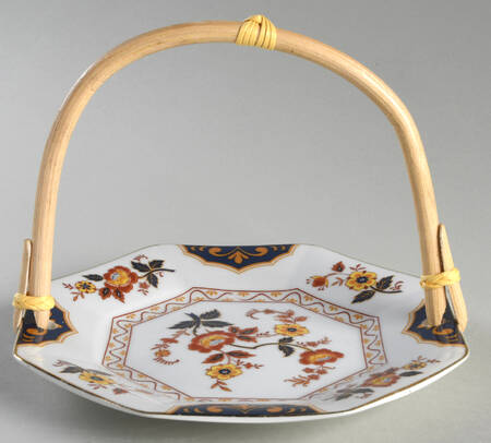 Far East 5 3/8"-5 5/8" Bamboo Handled Serving Plate  HC