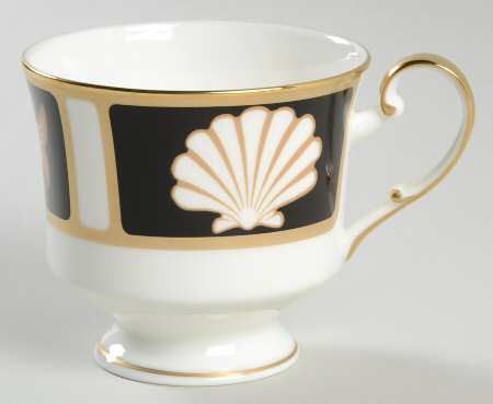 Fish and Shell Onyx (Narumi) Footed Cup