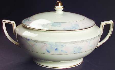 Floral Blush 1.75 Qt Round Covered Casserole