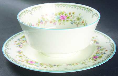 Flower Mist Gravy Boat with Attached Underplate