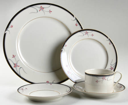 Floradora 40 Piece Estate Set