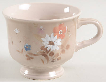 Folk Dance Footed Cup