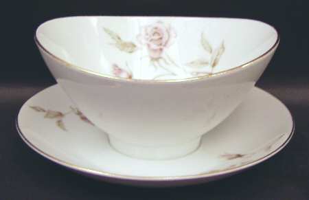 Fonda Gravy Boat with Attached Underplate