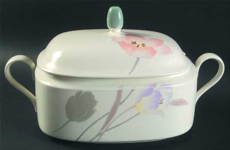 Footloose Tureen &  Lid