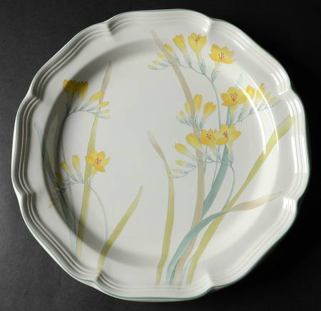 Freesia 12" Chop Plate (Round Platter)