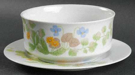 Garden Side Gravy Boat & Underplate