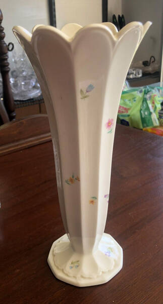Gentle Breeze 9" Vase