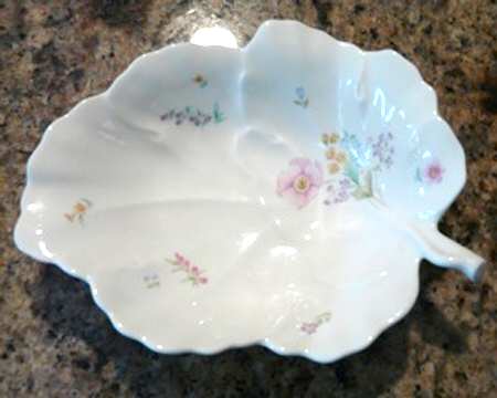 Gentle Breeze 7" Leaf Dish