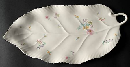Gentle Breeze 15" Leaf Dish