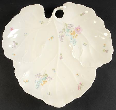 Gentle Breeze 11" Leaf Dish