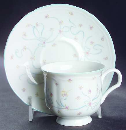 Gigi Footed Cup & Saucer Set