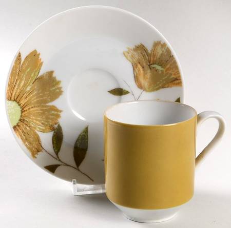 Golden Berry Flat Cup & Saucer Set