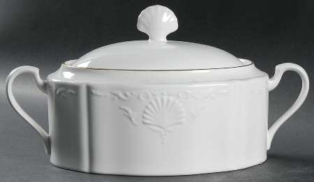 Golden Isle 2 Quart Oval Covered Casserole