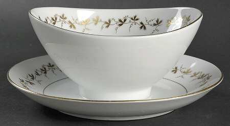 Gold Wreath Gravy Boat with Attached Underplate